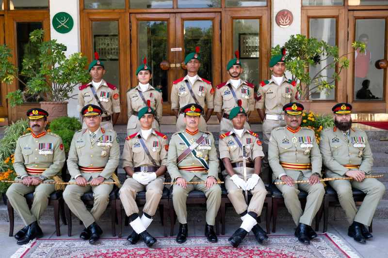 پاکستان ملٹری اکیڈمی کاکول میں پاسنگ آؤٹ پریڈ کے دوران کیڈٹس