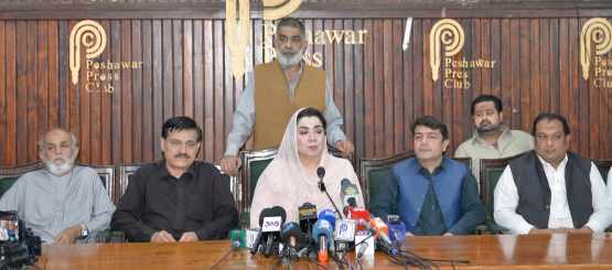 ثمر ہارون بلور کی پشاور پریس کلب میں صحافیوں سے ملاقات