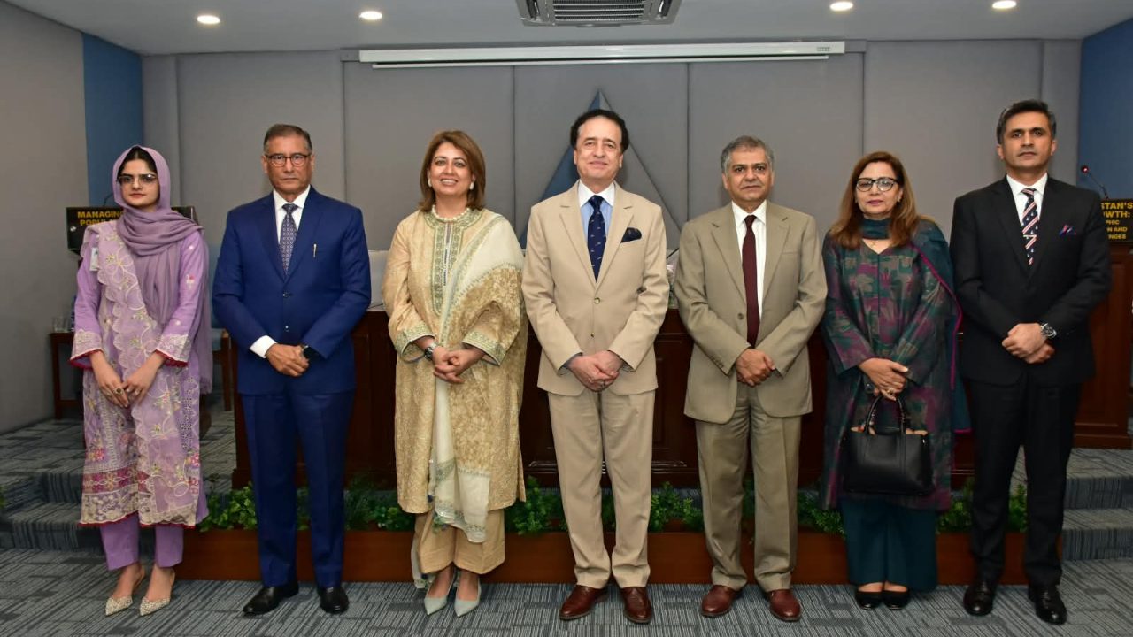 کیس لاہور کے سیمینار میں بڑھتی آبادی، شہری پھیلاؤ اور انسانی سلامتی کے چیلنجز پر گفتگو